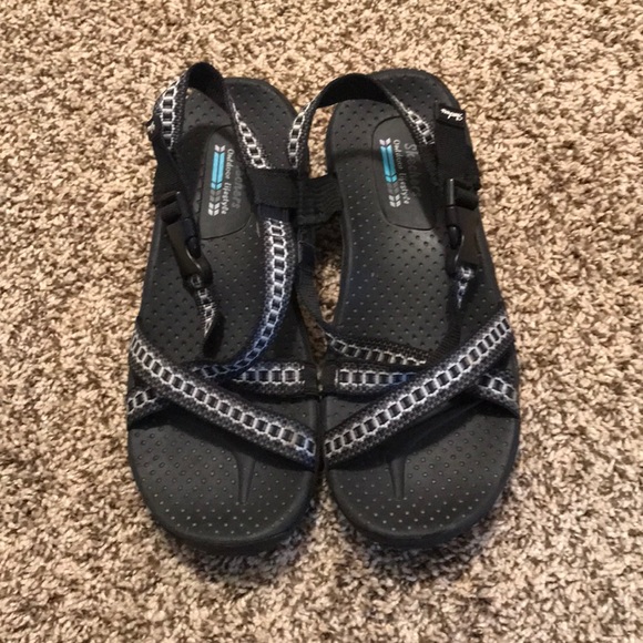 Shoes - Sketchers Outdoor Shoe